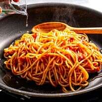 מים או יין עוזרים להחיות פסטה ברוטב עגבניות | סקוט סוצ'מן עבור הוושינגטון פוסט