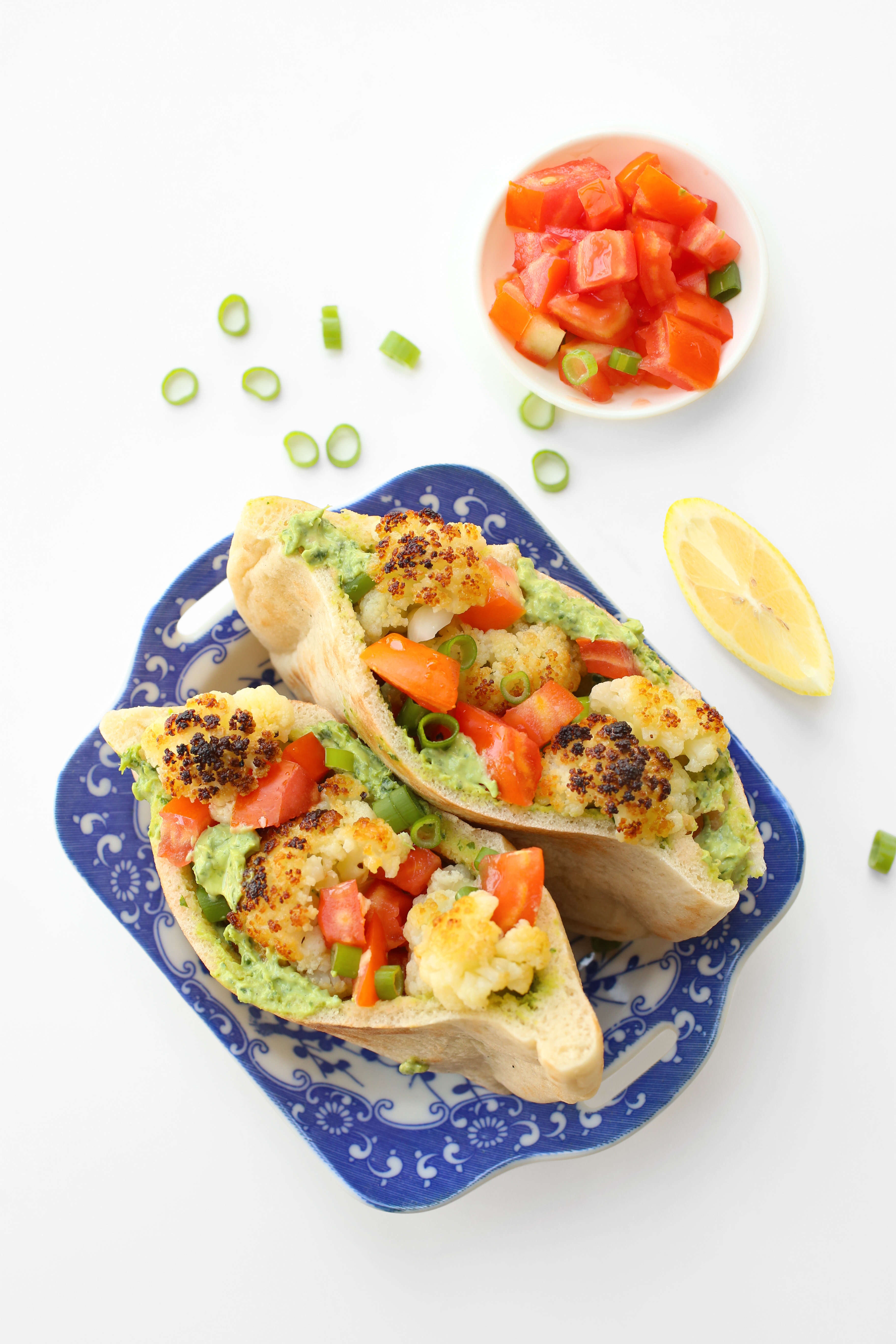 פיתה כרובית: המנה האייקונית שהכניס אייל שני למטבח הישראלי | אפרת ליכטנשטט פיתה כרובית: המנה האייקונית שהכניס אייל שני למטבח הישראלי | אפרת ליכטנשטט