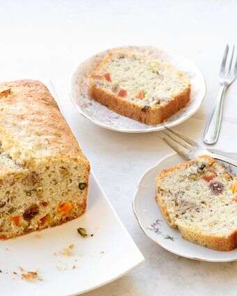 עוגת קוקוס רכה עם פירות יבשים, בול לט״ו בשבט | אפרת ליכנטשטט עוגת קוקוס רכה עם פירות יבשים, בול לט״ו בשבט | אפרת ליכנטשטט