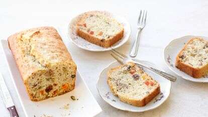 עוגת קוקוס רכה עם פירות יבשים, בול לט״ו בשבט | אפרת ליכנטשטט