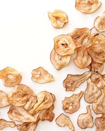 צ׳יפס אגסים בתנור: החטיף הבריא שילדים מחסלים | אפרת ליכטנשטט