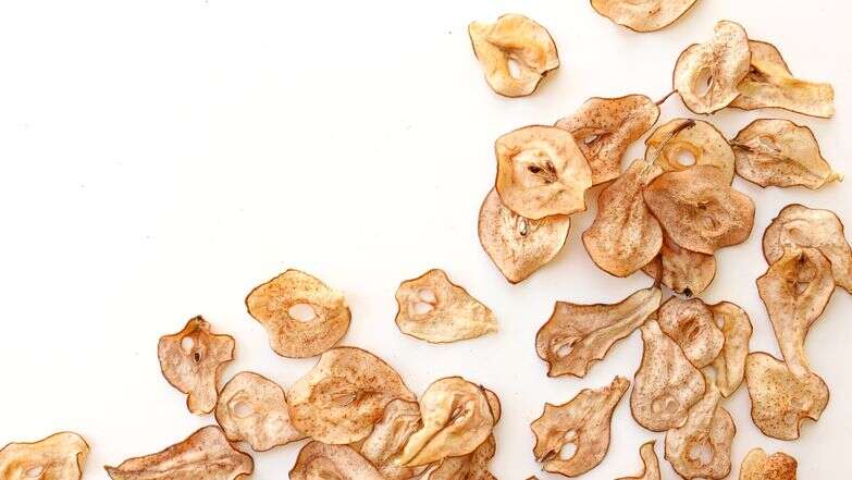 צ׳יפס אגסים בתנור: החטיף הבריא שילדים מחסלים | אפרת ליכטנשטט