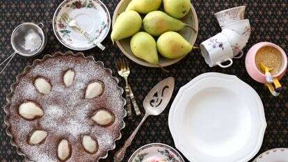 עוגת שוקולד ואגסים ללא גלוטן | אפרת ליכטנשטט