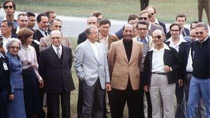 מנהיגי ארה"ב, ישראל ומצרים במהלך המשא ומתן לשלום בקמפ־דייויד, 1978 | איי.אף.פי מנהיגי ארה"ב, ישראל ומצרים במהלך המשא ומתן לשלום בקמפ־דייויד, 1978 | איי.אף.פי