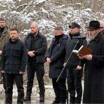 יו"ר הקהילות היהודיות באוקראינה, הרב מאיר סטמבלר, בטקס זיכרון בבאבי יאר לציון יום השואה הבינלאומי. לצידו נשיא אוקראינה זלנסקי | FJCU פדרציית הקהילות היהודיות יו"ר הקהילות היהודיות באוקראינה, הרב מאיר סטמבלר, בטקס זיכרון בבאבי יאר לציון יום השואה הבינלאומי. לצידו נשיא אוקראינה זלנסקי | FJCU פדרציית הקהילות היהודיות