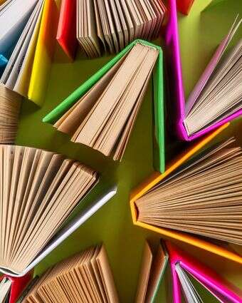 ספרים אילוסטרציה | שאטרסטוק