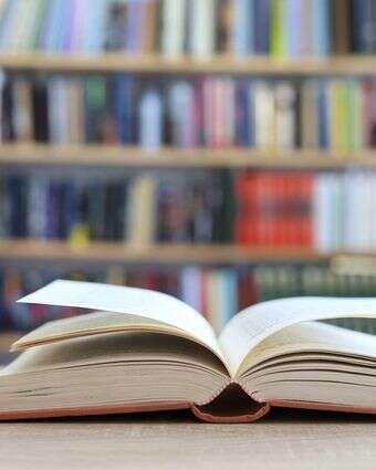 ספרים אילוסטרציה | שאטרסטוק