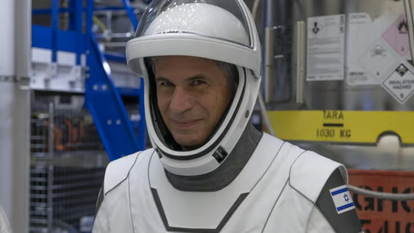 איתן סטיבה בחליפת חלל | צילום: Axiom Space & SpaceX