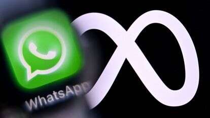 הלוגו של תוכנת המסרים המיידיים האמריקאית וואטסאפ על מסך סמארטפון | AFP