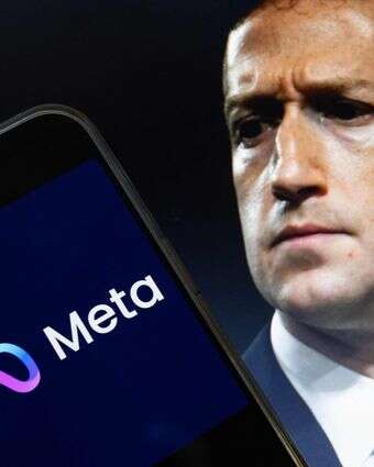 מארק צוקרברג, מנכ"ל מטא, על רקע הלוגו של מטא | דרו אנגרר / AFP מארק צוקרברג, מנכ"ל מטא, על רקע הלוגו של מטא | דרו אנגרר / AFP