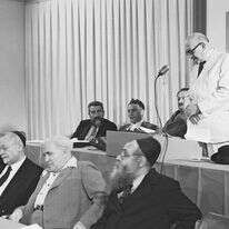 דוד בן־גוריון בישיבת מועצת העם במוזיאון תל־אביב, ספטמבר 1948 | צילום: לע"מ