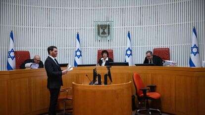 שופטי בג"ץ בדיון על סגירת גלי צה" | יונתן זינדל, פלאש 90