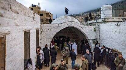 תפילת שחרית בקבר יוסף, אתמול | חיים גולדברג, פלאש 90