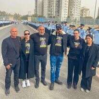 משפחת גואילי עם נצ"מ בדימוס אזולאי (משמאל), בהלווייתו של רס"ר רן גואילי השבוע | באדיבות המצולם