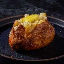 תפוח אדמה בסיר טיגון ללא שמן | ריי לופז, עיצוב אוכל מאת ליסה צ'רקסקי עבור הוושינגטון פוסט