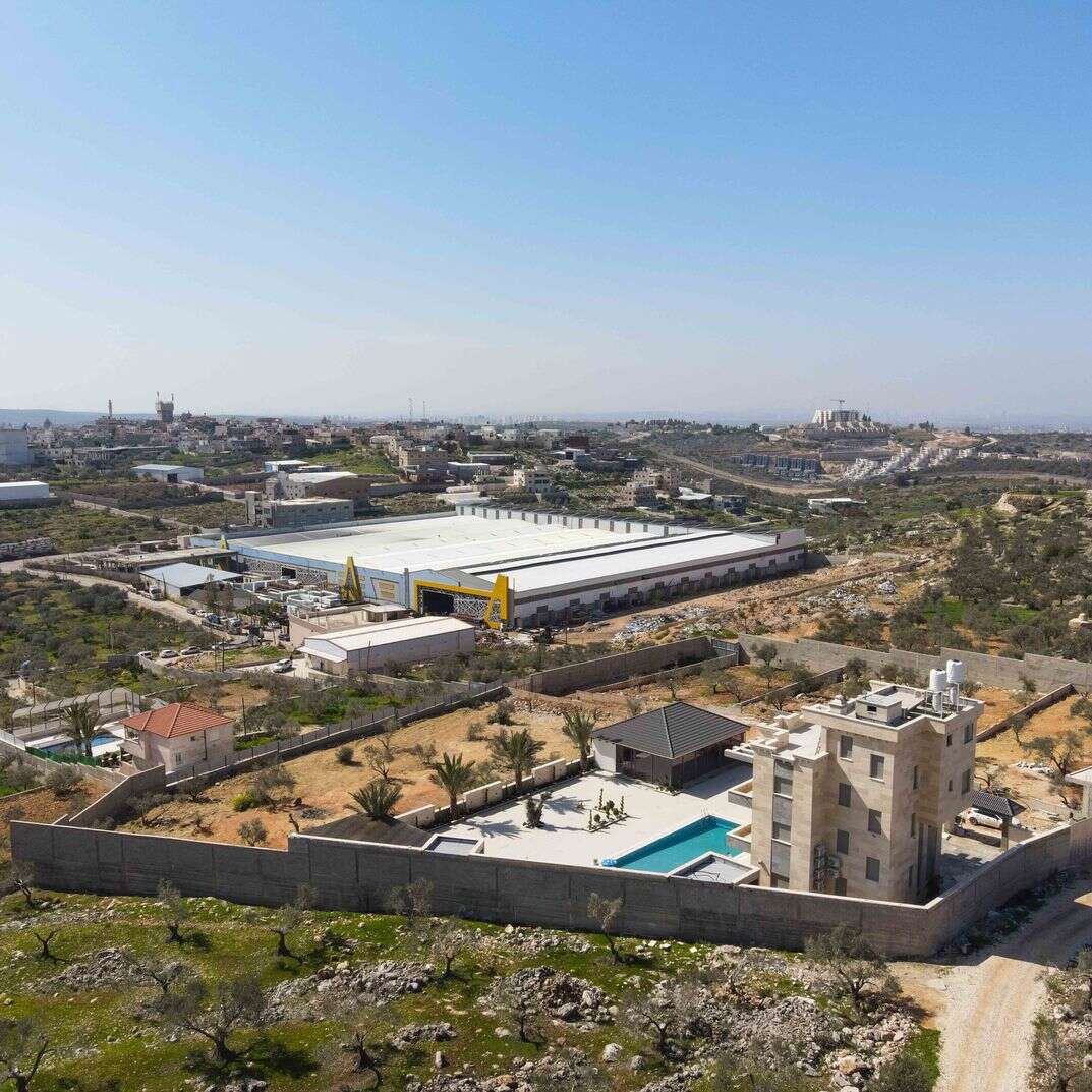 ב־2021 נהרסו 19 אחוזים מהמבנים הבלתי חוקיים, וב־2024 - 68 אחוזים. מתחם פלסטיני בלתי חוקי | לירון מולדובן