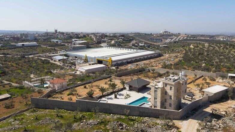 ב־2021 נהרסו 19 אחוזים מהמבנים הבלתי חוקיים, וב־2024 - 68 אחוזים. מתחם פלסטיני בלתי חוקי | לירון מולדובן