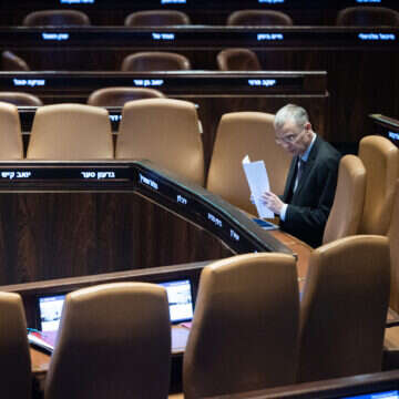 שר המשפטים יריב לוין במליאת הכנסת | יונתן זינדל, פלאש 90 שר המשפטים יריב לוין במליאת הכנסת | יונתן זינדל, פלאש 90