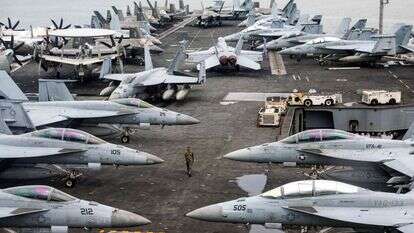 נושאת המטוסים האמריקנית "אברהם לינקולן" | איי.אף.פי נושאת המטוסים האמריקנית "אברהם לינקולן" | איי.אף.פי