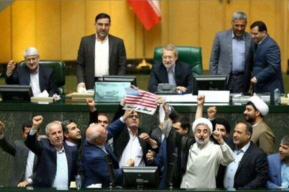 חברי הפרלמנט האיראני מציתים את דגל ארה''ב, ארכיון. | EPA חברי הפרלמנט האיראני מציתים את דגל ארה''ב, ארכיון. | EPA