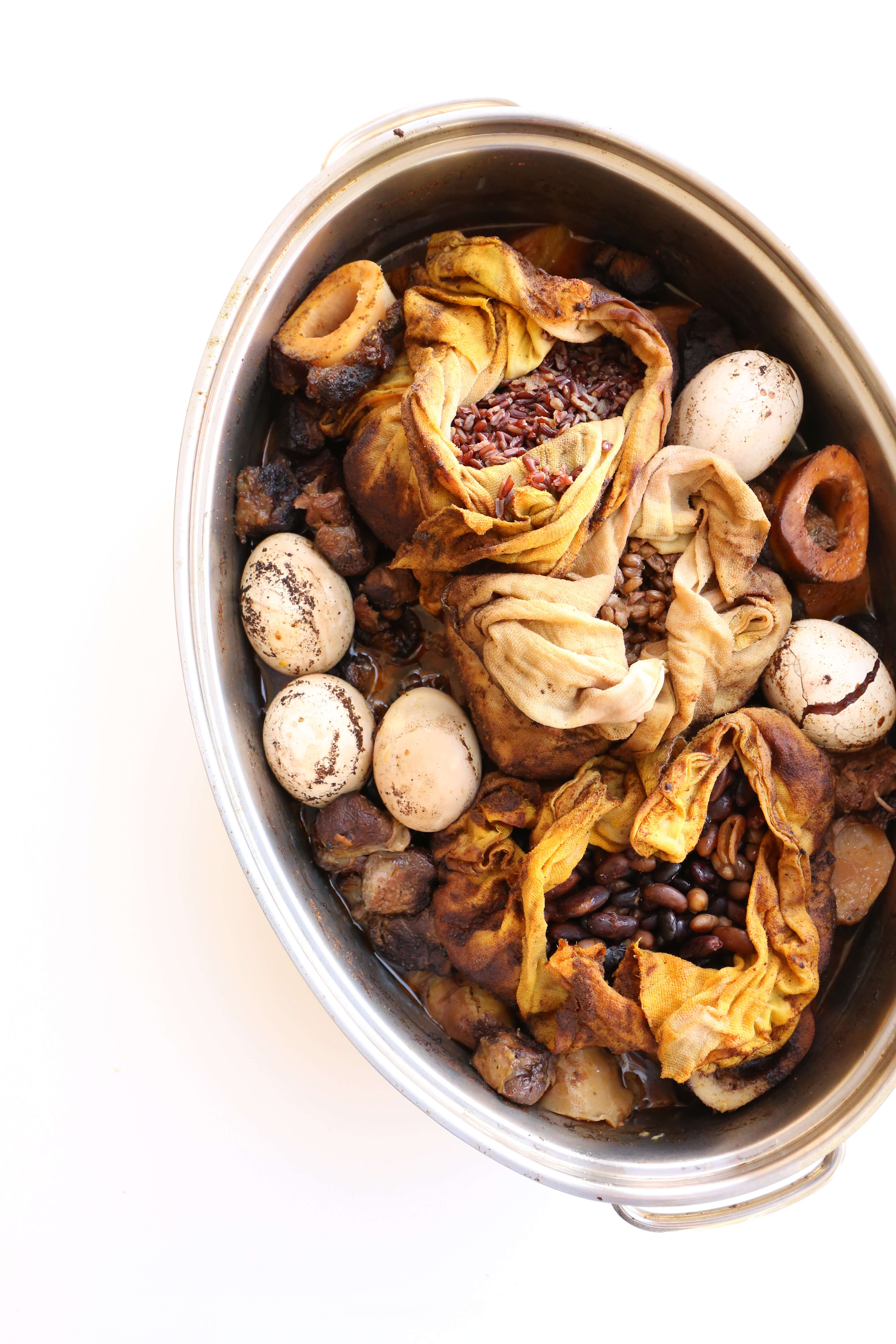 שקיות תה ותמרים: החמין המרוקאי שעושה קסם בסיר | אפרת ליכטנשטט