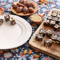 הפינוק החורפי שתחביאו מעצמכם: קוביות שוקולד מזויפות | אפרת ליכטנשטט