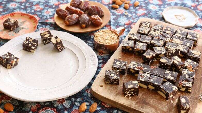 הפינוק החורפי שתחביאו מעצמכם: קוביות שוקולד מזויפות | אפרת ליכטנשטט