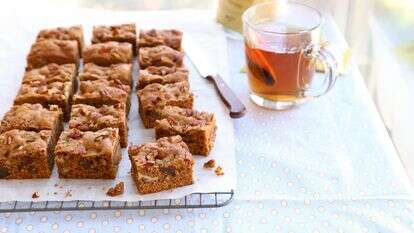 קוביות אנרגיה עם תמרים ואגוזים לכל שעה ביום | אפרת ליכטנשטט