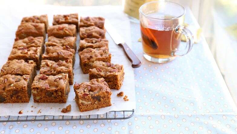 קוביות אנרגיה עם תמרים ואגוזים לכל שעה ביום | אפרת ליכטנשטט