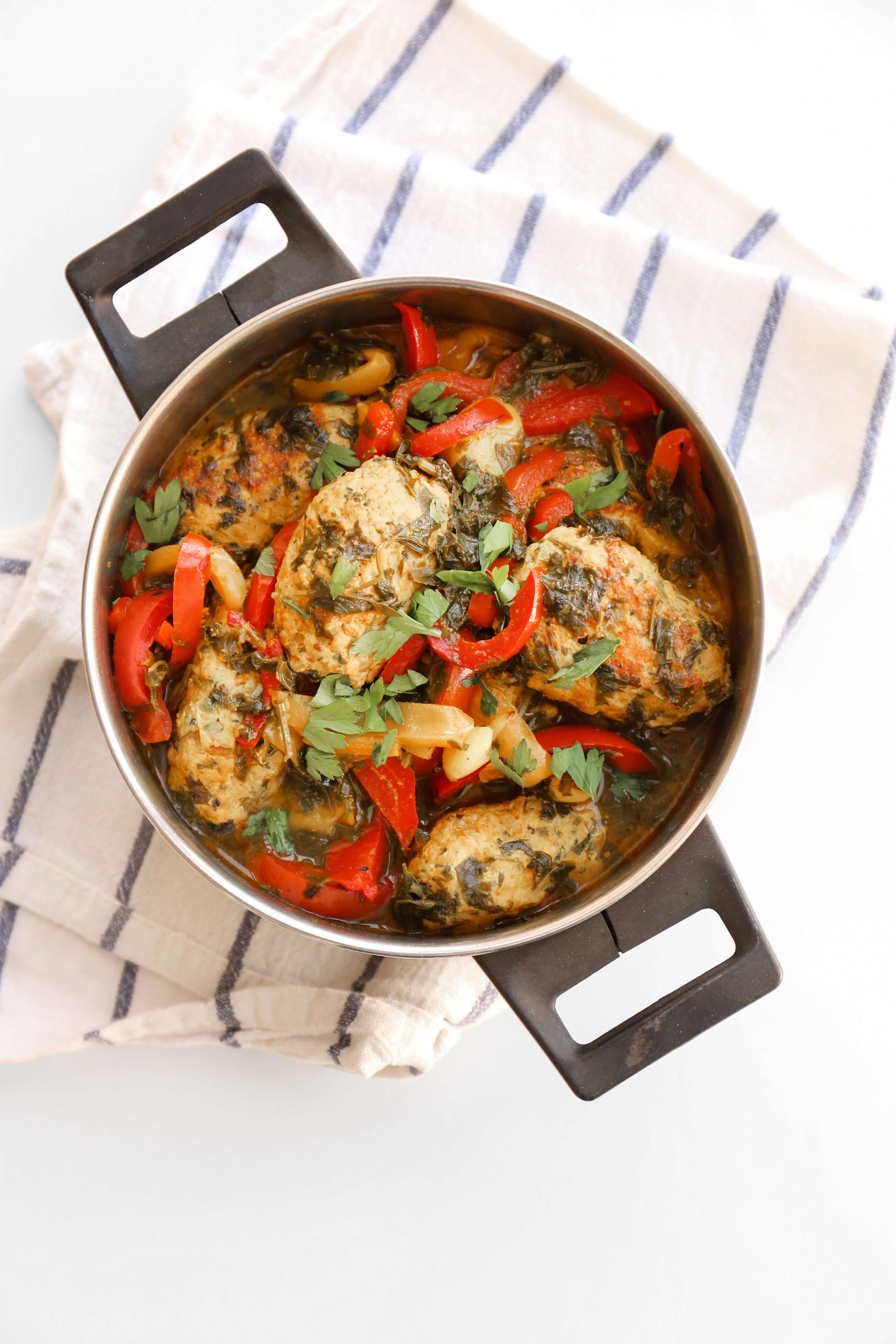 קציצות עוף ממולאות תמרים: השילוב המפתיע שממכר | אפרת ליכטנשטט