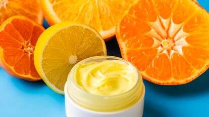 הגיע הזמן להבין שהוויטמינים הכי עוצמתיים נמצאים דווקא בתוך הצנצנות והבקבוקונים שעל המדף | שאטרסטוק הגיע הזמן להבין שהוויטמינים הכי עוצמתיים נמצאים דווקא בתוך הצנצנות והבקבוקונים שעל המדף | שאטרסטוק