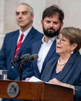 נשיאת צ'ילה לשעבר והמועמדת למזכ"לית האו"ם, מי'צל בצ'לט, נואמת לצד נשיא צ'ילה היוצא, גבריאל בוריץ' | AFP