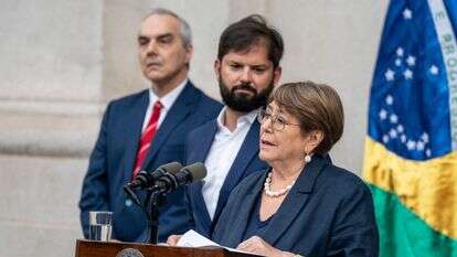 נשיאת צ'ילה לשעבר והמועמדת למזכ"לית האו"ם, מי'צל בצ'לט, נואמת לצד נשיא צ'ילה היוצא, גבריאל בוריץ' | AFP