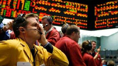 עובדים בבורסה בניו יורק ב-16 בספטמבר יום לאחר נפילת הבורסה | AP