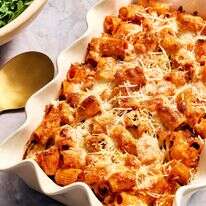 פסטה אפויה מוקרמת | ג'סטין טסוקאלס, עיצוב אוכל, מארי אוסטרוסקי עבור הוושינגטון פוסט פסטה אפויה מוקרמת | ג'סטין טסוקאלס, עיצוב אוכל, מארי אוסטרוסקי עבור הוושינגטון פוסט