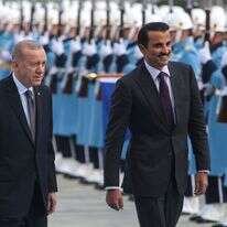 נשיא טורקיה ארדואן משמאל, ואמיר קטאר תמים בן חמד אל-ת'אני, אתמול | AP