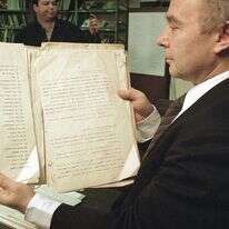 נייר המפרט את קורבנות הפוגרום באוקראינה בשנת 1919 | AP