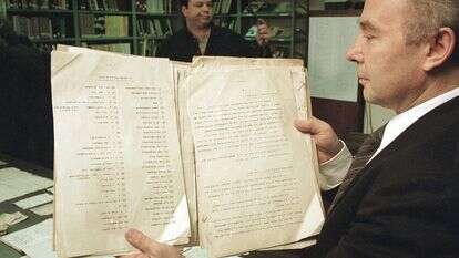 נייר המפרט את קורבנות הפוגרום באוקראינה בשנת 1919 | AP