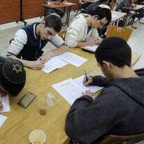 בחורים ברמת גן נבחנים בהלכות שבת | יעקב נחומי, פלאש 90