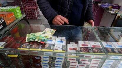 חנות סיגריות ברפיח | עבד רחים חטיב, פלאש 90