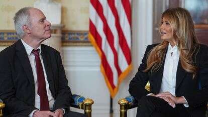 מלניה טראמפ נפגשת עם החטוף האמריקאי-ישראלי המשוחרר קית' סיגל בבית הלבן | AP Photo/Evan Vucci