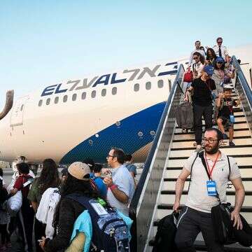 עולים חדשים מצפון אמריקה מגיעים ב"טיסת עלייה" מיוחדת מטעם ארגון נפש בנפש | פלאש 90