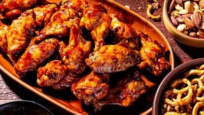 כנפי עוף ברביקיו בדבש | סקוט סוצ'מן/הוושינגטון פוסט; עיצוב אוכל מאת מארי אוסטרוסקי