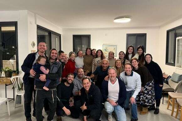 המבטאים מתערבבים: ארגנטינה וברזיל, צ'ילה ואורוגוואי. המפגש בסלון של משפחת אלון | ללא קרדיט