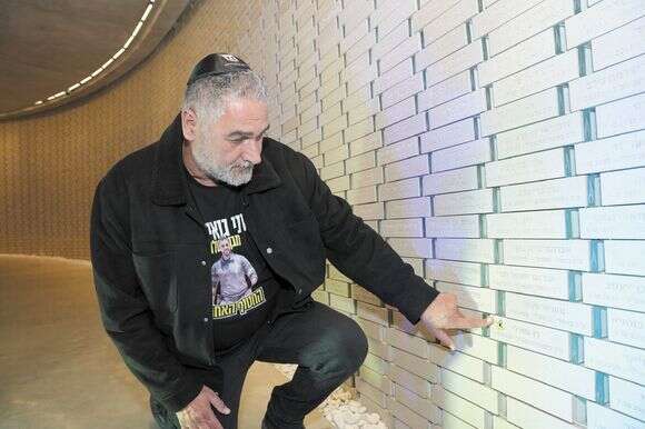 איציק גואילי בהיכל הזיכרון בהר הרצל, השבוע | אגף דוברות וקשרי ציבור במשרד הביטחון