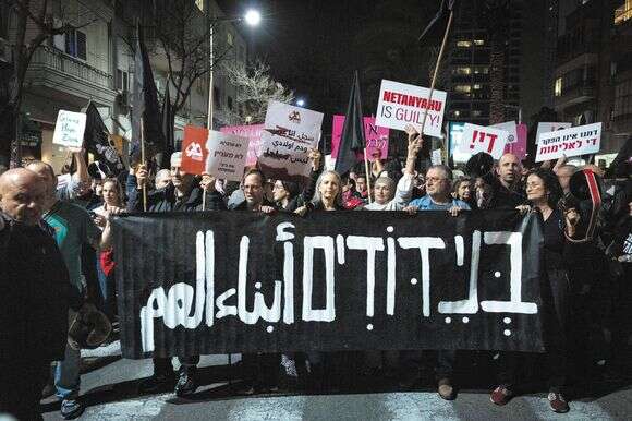 מחאה נגד האלימות בחברה הערבית, בסוף השבוע שעבר | Thousands of people attend a protest against violence in the Arab community in Tel Aviv, January 31, 2026. Photo by Yonatan Sindel/Flash90