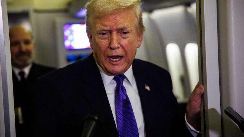 נשיא ארה"ב דונלד טראמפ על מטוס "אייר פורס 1" | AFP