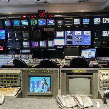 מאחורי הקלעים של אולפן טלוויזיה | יצחק הררי, פלאש 90