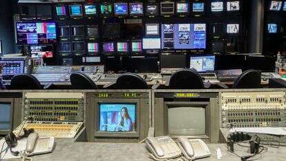 מאחורי הקלעים של אולפן טלוויזיה | יצחק הררי, פלאש 90