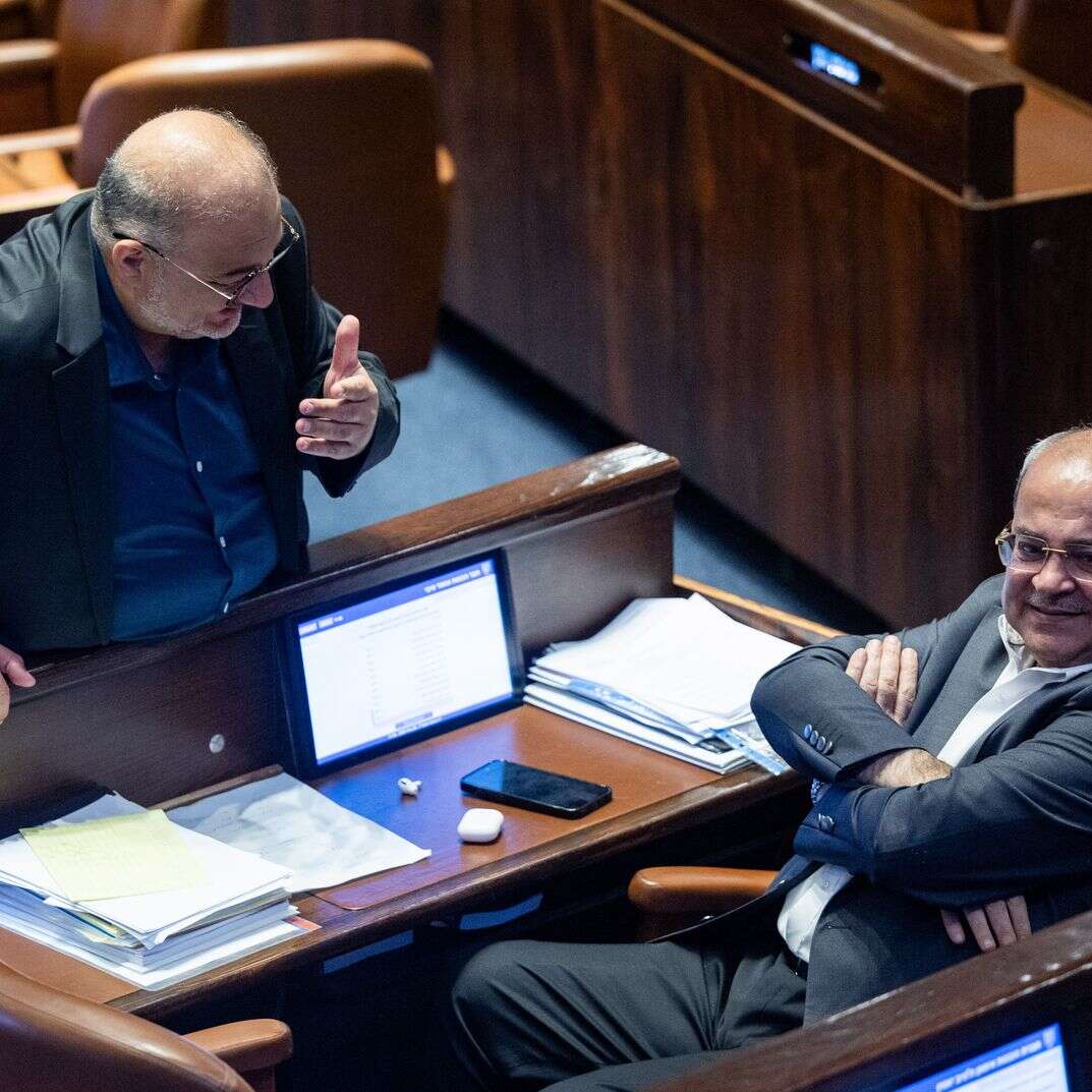 חברי הכנסת אחמד טיבי (מימין) ומנסור עבאס | יונתן זינדל, פלאש 90